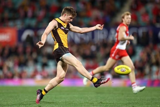 Dylan Moore of the Hawks kicks a goal during the round 13 AFL match between the Sydney Swans and the Hawthorn Hawks at Sydney Cricket Ground on June...