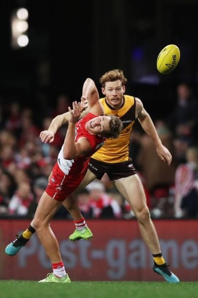 Jordan Dawson of the Swans is challenged by Tim O'Brien of the Hawks during the round 13 AFL match between the Sydney Swans and the Hawthorn Hawks at...