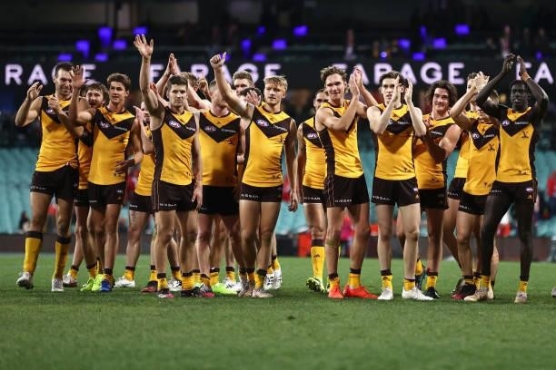 Hawks players thank fans after winning the round 13 AFL match between the Sydney Swans and the Hawthorn Hawks at Sydney Cricket Ground on June 11,...