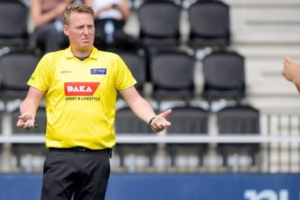 Umpire Coen van Bunge during the Euro Hockey Championships match between Spain and France at Wagener Stadion on June 11, 2021 in Amstelveen,...