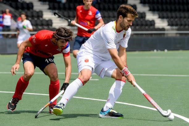 Francois Goyet of France, Joan Tarres of Spain during the Euro Hockey Championships match between Spain and France at Wagener Stadion on June 11,...