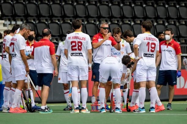 Team Spain during break time during the Euro Hockey Championships match between Spain and France at Wagener Stadion on June 11, 2021 in Amstelveen,...