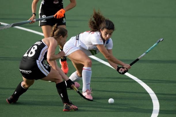 Laura Barrios Navarro of Spain during the Euro Hockey Championships match between Duitsland and Spanje at Wagener Stadion on June 11, 2021 in...