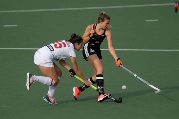 Anne Schroder of Germany, Candela Mejias Zanetti of Spain during the Euro Hockey Championships match between Duitsland and Spanje at Wagener Stadion...
