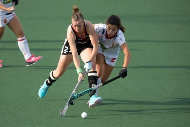 Franzisca Hauke of Germany, Laura Barrios Navarro of Spain during the Euro Hockey Championships match between Duitsland and Spanje at Wagener Stadion...