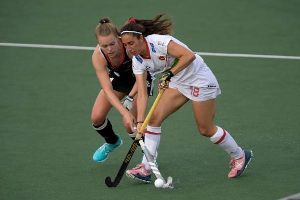 Julia Pons Genesca of Spain, Lena Micheel of Germany during the Euro Hockey Championships match between Duitsland and Spanje at Wagener Stadion on...