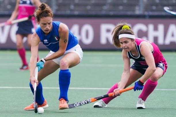 Teresa Dalla Vittoria of Italy and Louise Campbell of Scotland during the Euro Hockey Championships match between Scotland and Italy at Wagener...
