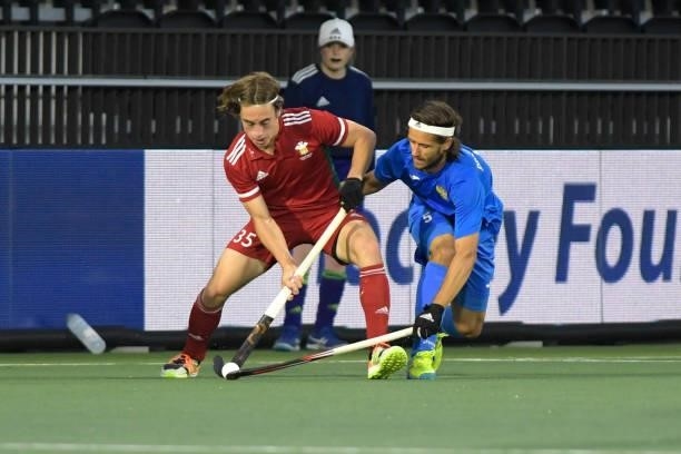 Fred Newbold of Wales, Mikhail Proskuriakov of Russia during the Euro Hockey Championships Men match between Wales and Russia at Wagener Stadion on...