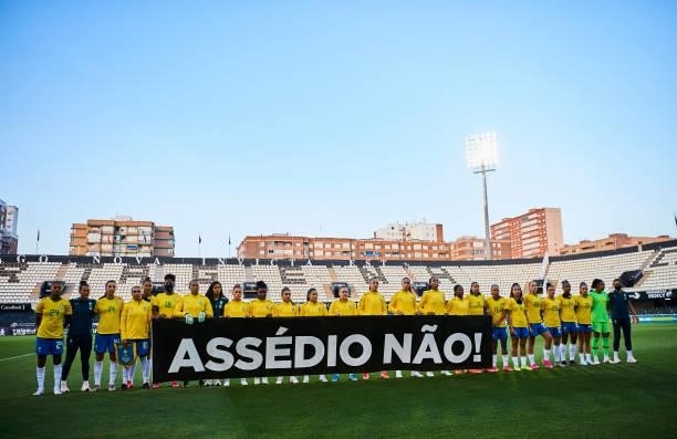 Players of Brazil looks on prior to the Women's International friendly match between Brazil and Russia at Estadio Cartagonova on June 11, 2021 in...