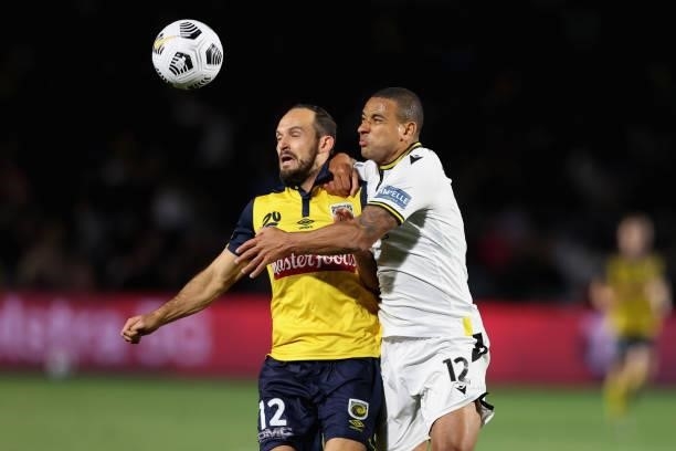 Marco Urena of the Mariners contests the ball against James Meredith of Macarthur during the A-League Elimination Final match between Central Coast...
