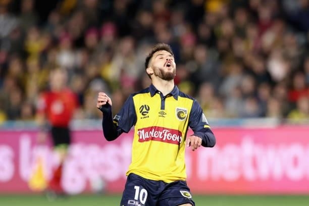 Daniel De Silva of the Mariners reacts to missing a goal during the A-League Elimination Final match between Central Coast Mariners and Macarthur FC...