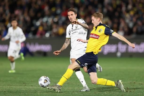 Kye Rowles of the Mariners in action during the A-League Elimination Final match between Central Coast Mariners and Macarthur FC at Central Coast...