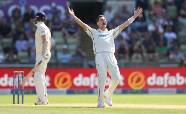 Matt Henry of New Zealand appeals and dismisses Zac Crawley of England during the third day of the second LV= Test Match between England and New...