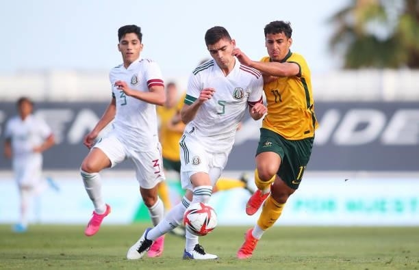 Johan Felipe Vásquez Ibarra of Mexico competes for the ball with Daniel Arzani of Australia during a International Friendly match between Mexico and...