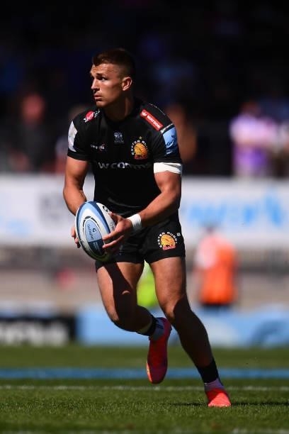 Henry Slade of Exeter Chiefs breaks with the ball during the Gallagher Premiership Rugby match between Exeter Chiefs and Sale at Sandy Park on June...