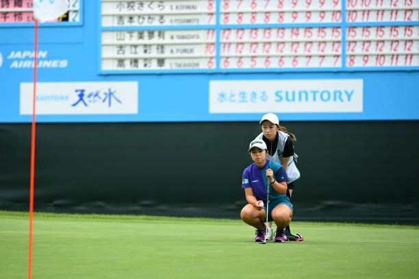 Miyuu Yamashita of Japan lines up a putt on the 18th green during the final round of the Ai Miyazato Suntory Ladies Open at Rokko Kokusai Golf Club...