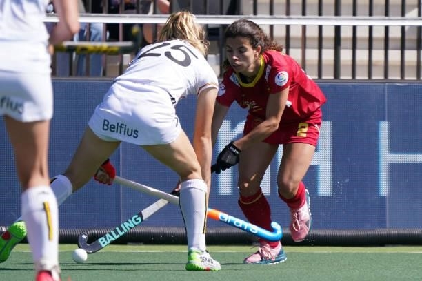 Pauline Leclef of Belgium, Laura Barrios of Spain during the Euro Hockey Championships Women match between Belgium and Spain at Wagener Stadion on...