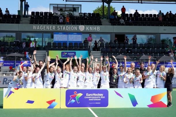 Staff and players of the Belgian national hockey team celebrating during the Euro Hockey Championships Women match between Belgium and Spain at...