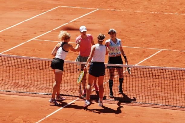 Iga Swiatek of Poland and Bethanie Mattek-Sands of The United States shake hands at the net with Barbora Krejcikova and Katerina Siniakova of The...