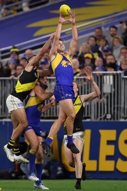 Elliot Yeo of the Eagles marks the ball during the round 14 AFL match between the West Coast Eagles and the Richmond Tigers at Optus Stadium on June...
