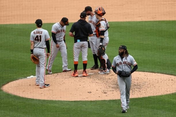 Starting pitcher Johnny Cueto of the San Francisco Giants leaves the game in the sixth inning against the Washington Nationals at Nationals Park on...