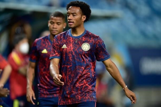 Juan Cuadrado of Colombia warms up before a Group B match between Ecuador and Colombia at Arena Pantanal on June 13, 2021 in Cuiaba, Brazil.