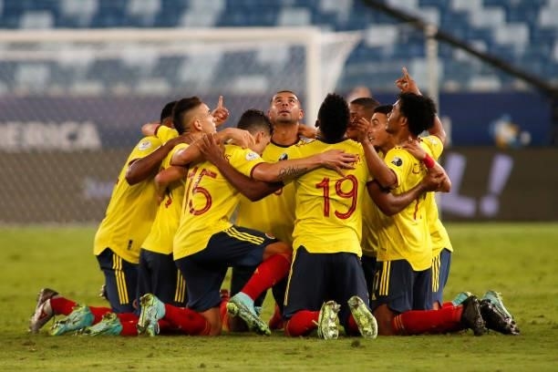 Edwin Cardona of Colombia celebrates with teammates after scoring the first goal of his team during a Group B match between Ecuador and Colombia at...