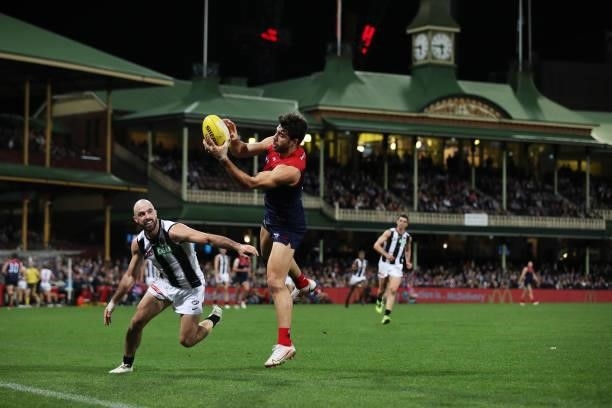 Christian Petracca of the Demons takes a mark during the round 13 AFL match between the Melbourne Demons and the Collingwood Magpies at Sydney...