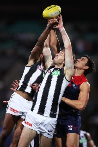Jordan Roughead of the Magpies contests the ball during the round 13 AFL match between the Melbourne Demons and the Collingwood Magpies at Sydney...