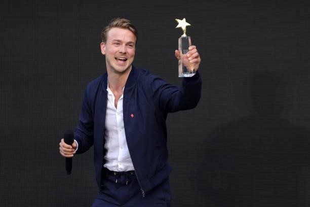 Albrecht Schuch receives an award at the European Shooting Stars Awards and "Ich bin dein Mensch