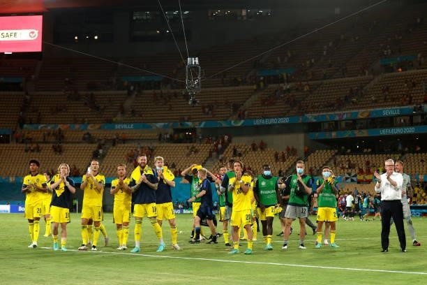 Players of Sweden applaud the fans following the UEFA Euro 2020 Championship Group E match between Spain and Sweden at the La Cartuja Stadium on June...