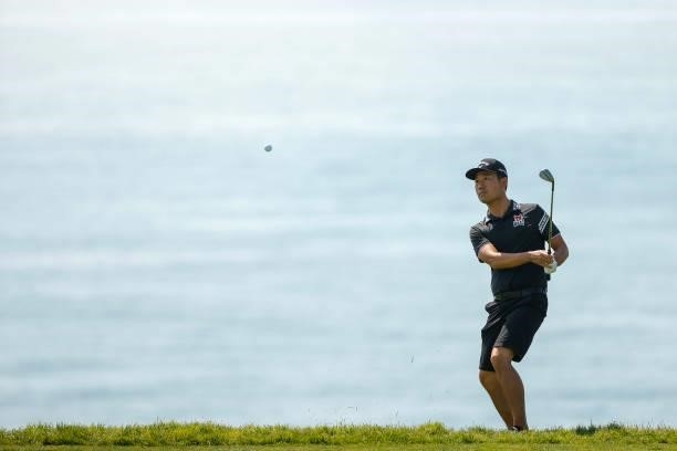 Kevin Na of the United States plays a chip shot during a practice round prior to the start of the 2021 U.S. Open at Torrey Pines Golf Course on June...