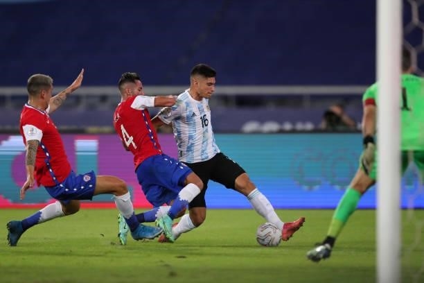Mauricio Isla of Chile competes for the ball with Joaquín Correa of Argentina during a Group A match between Argentina and Chile at Estadio Olímpico...