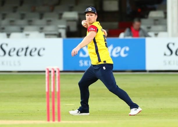 Jimmy Neesham of Essex Eagles turns around to throw the ball towards the stumps during the Vitality T20 Blast match between Essex Eagles and Sussex...