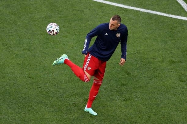 Artem Dzyuba of Russia warms up prior to the UEFA Euro 2020 Championship Group B match between Finland and Russia at Saint Petersburg Stadium on June...
