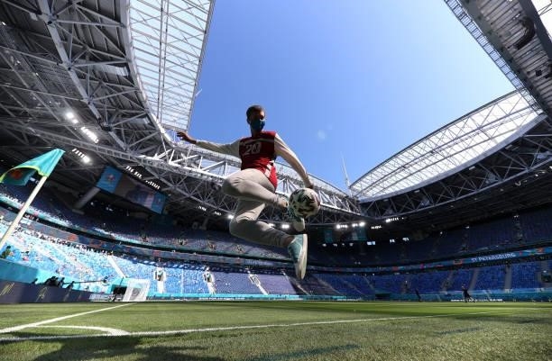Freestyle footballer performs prior to the UEFA Euro 2020 Championship Group B match between Finland and Russia at Saint Petersburg Stadium on June...