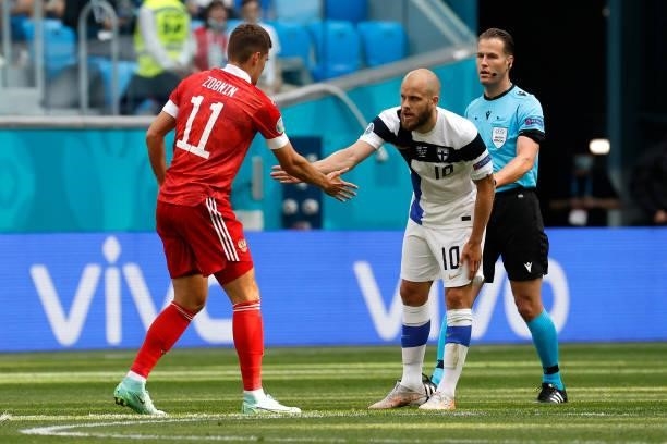 Teemu Pukki of Finland shakes hands with Roman Zobnin of Russia during the UEFA Euro 2020 Championship Group B match between Finland and Russia at...