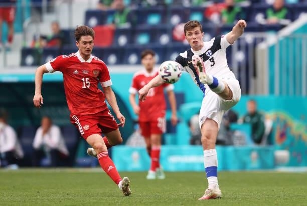 Daniel O'Shaughnessy of Finland attempts to control the ball whilst under pressure from Aleksei Miranchuk of Russia during the UEFA Euro 2020...