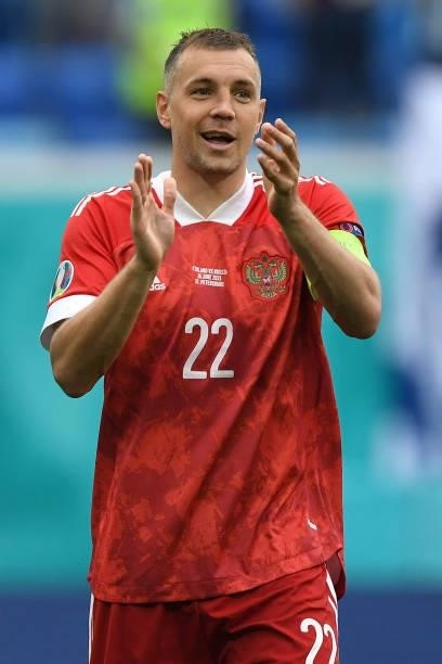 Artem Dzyuba of Russia applauds the fans the UEFA Euro 2020 Championship Group B match between Finland and Russia at Saint Petersburg Stadium on June...
