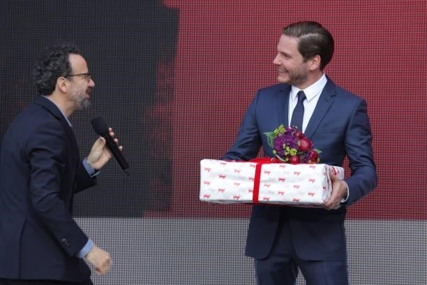 Daniel Bruehl receives a birthday present at the "Nebenan
