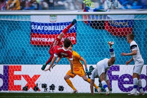 Mario Fernandes of Russia collides with Daniel O'Shaughnessy of Finland ing the UEFA Euro 2020 Championship Group B match between Finland and Russia...