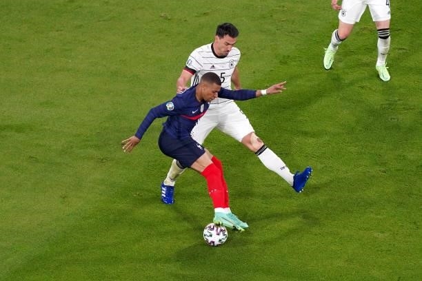 Mats Hummels of Germany, Kylian Mbappe of France during the UEFA Euro 2020 match between France and Germany at Allianz Arena on June 15, 2021 in...