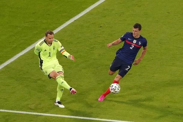 Goalkeeper Manuel Neuer of Germany, Benjamin Pavard of France during the UEFA Euro 2020 match between France and Germany at Allianz Arena on June 15,...