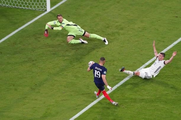 Goalkeeper Manuel Neuer of Germany, Karim Benzema of France during the UEFA Euro 2020 match between France and Germany at Allianz Arena on June 15,...