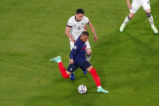 Mats Hummels of Germany, Kylian Mbappe of France during the UEFA Euro 2020 match between France and Germany at Allianz Arena on June 15, 2021 in...