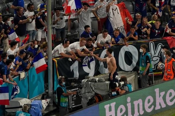The French players thanking the fans during the UEFA Euro 2020 match between France and Germany at Allianz Arena on June 15, 2021 in Munich, Germany