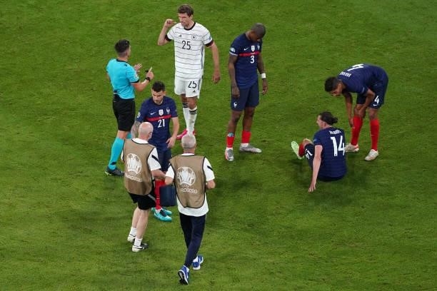 Adrien Rabiot of France receiving medial treatment during the UEFA Euro 2020 match between France and Germany at Allianz Arena on June 15, 2021 in...