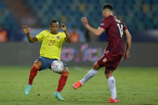 Leandro Campaz of Colombia fights for the ball with Luis Mago of Venezuela during a Group B match between Colombia and Venezuela as part of Copa...