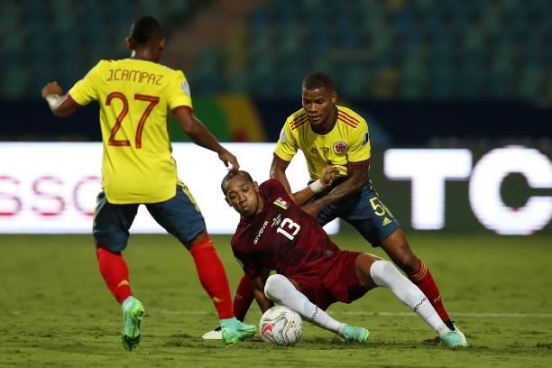 Jose Martinez of Venezuela fights for the ball with Wilmar Barrios and Leandro Campaz of Colombia during a Group B match between Colombia and...