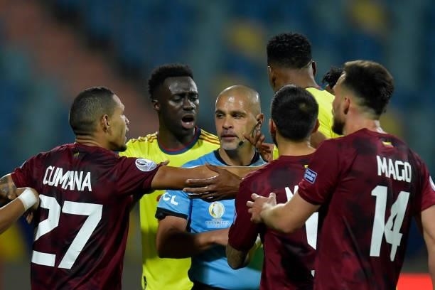 Yohan Cumana of Venezuela reacts to referee Eber Aquino argues with during a Group B match between Colombia and Venezuela as part of Copa America...